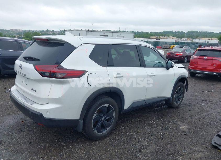 Photo 4 of 2024 Nissan Rogue SV INTELLIGENT AWD (VIN JN8BT3BB6RW285401)
