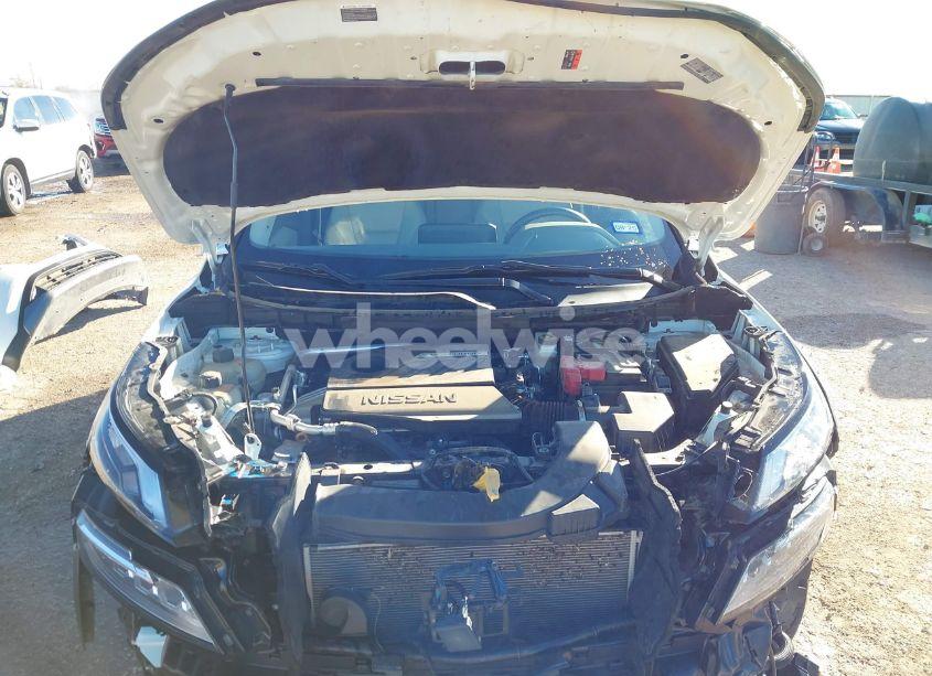 Photo 3 of 2023 Nissan Rogue SL FWD (VIN JN8BT3CA5PW000318)