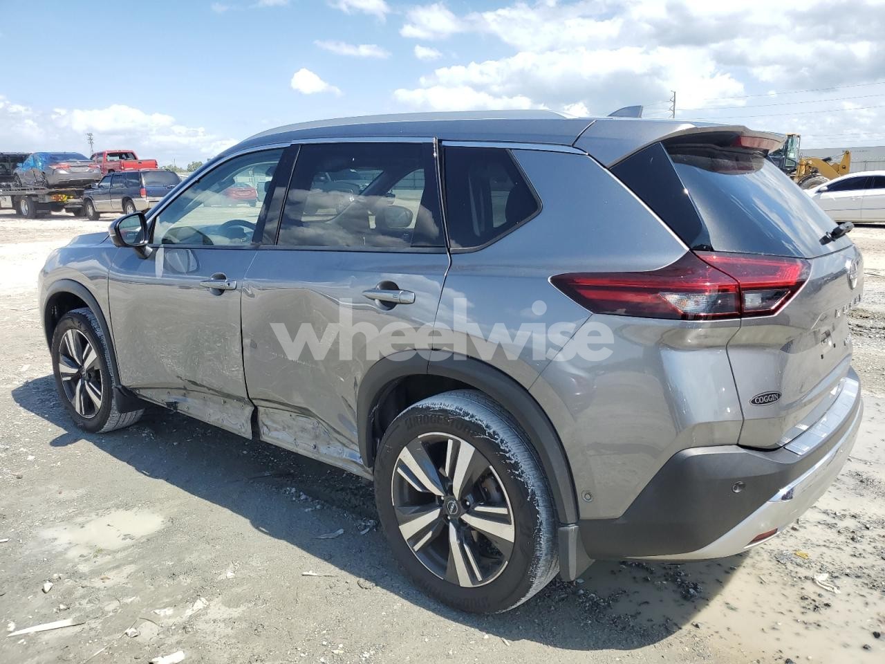Photo 2 of 2022 NISSAN ROGUE PLATINUM (VIN JN8BT3DC1NW121232)