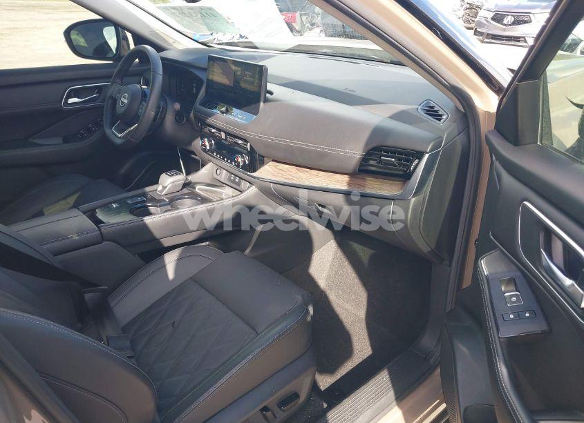 Photo 2 of 2024 Nissan Rogue PLATINUM FWD (VIN JN8BT3DC1RW070191)