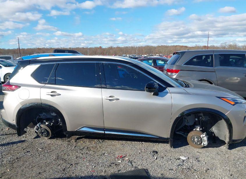 Photo 3 of 2024 Nissan Rogue PLATINUM FWD (VIN JN8BT3DC5RW381963)