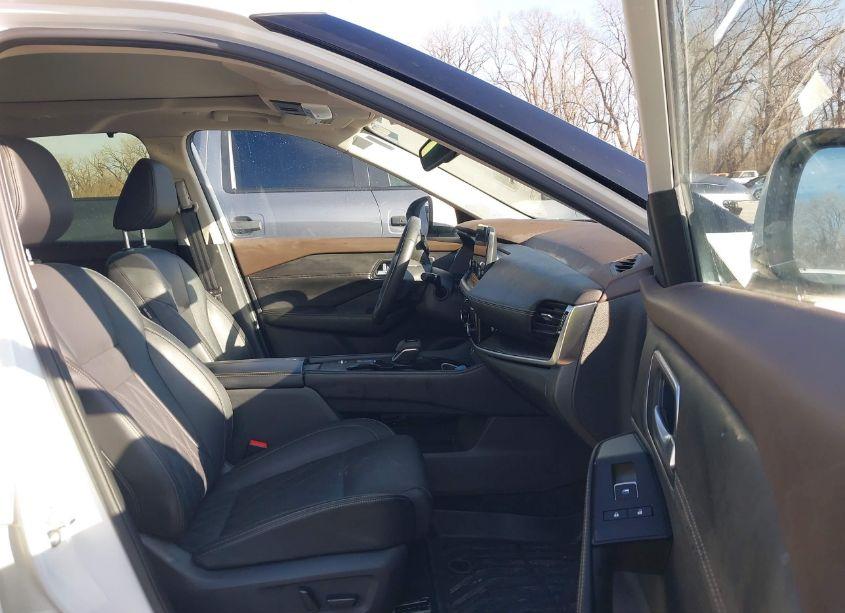 Photo 4 of 2023 Nissan Rogue PLATINUM FWD (VIN JN8BT3DC7PW105734)