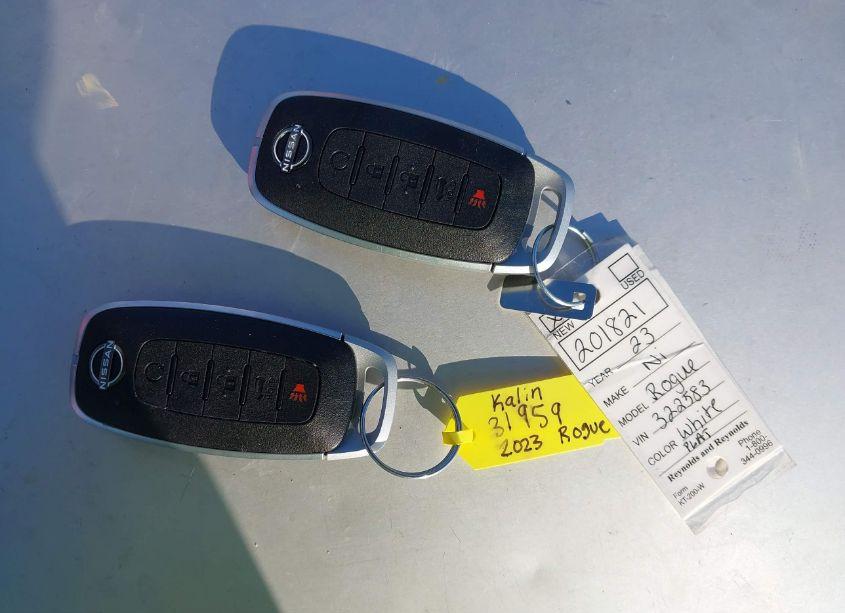 Photo 5 of 2023 Nissan Rogue PLATINUM INTELLIGENT AWD (VIN JN8BT3DD0PW322583)