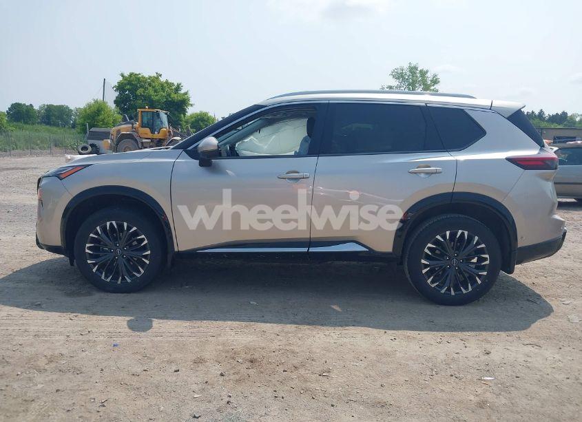 Photo 14 of 2024 Nissan Rogue PLATINUM INTELLIGENT AWD (VIN JN8BT3DD3RW454076)