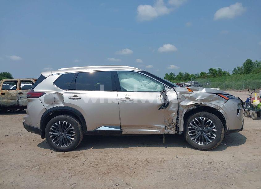 Photo 6 of 2024 Nissan Rogue PLATINUM INTELLIGENT AWD (VIN JN8BT3DD3RW454076)