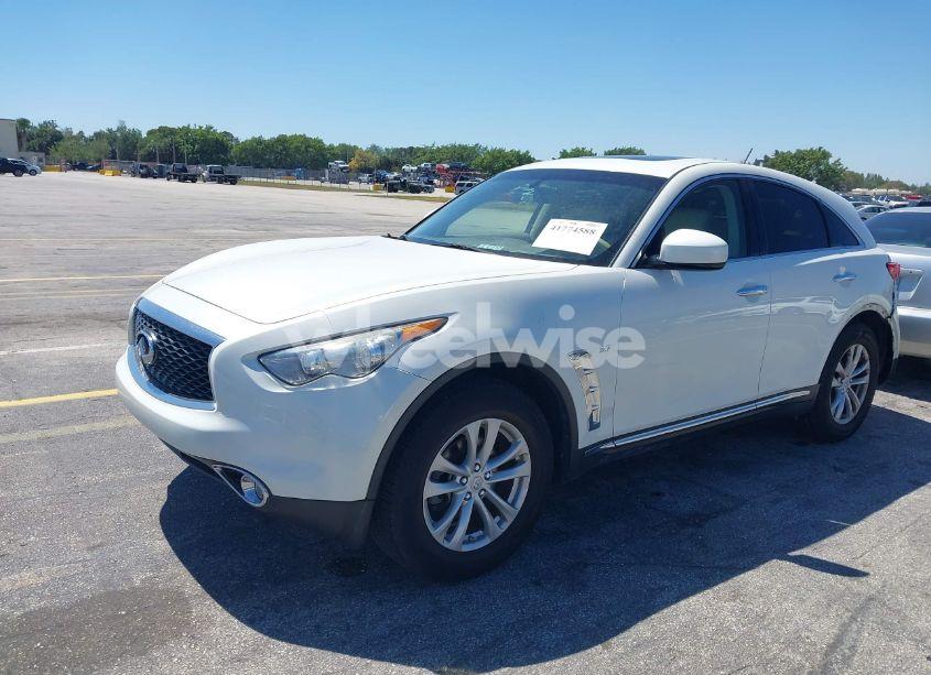 Photo 2 of 2017 Infiniti Qx70 (VIN JN8CS1MU4HM142385)