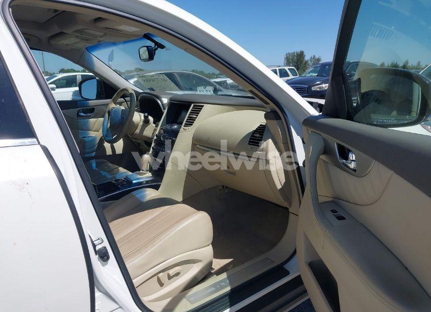 Photo 5 of 2017 Infiniti Qx70 (VIN JN8CS1MU4HM142385)