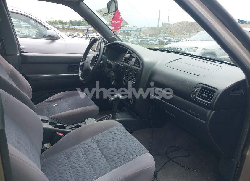 Photo 5 of 2001 Nissan Pathfinder SE (VIN JN8DR07Y21W522652)
