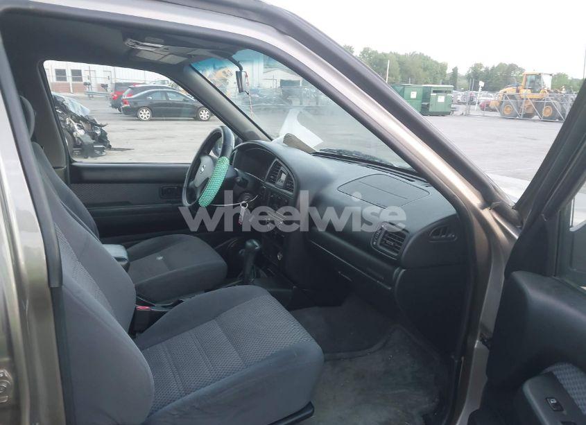 Photo 3 of 2002 Nissan Pathfinder SE (VIN JN8DR09Y42W733463)