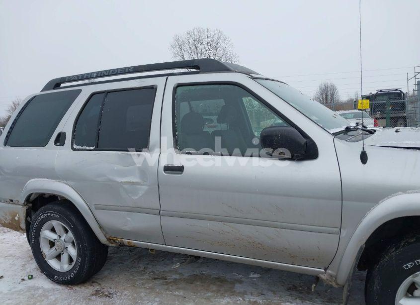 2004 Nissan Pathfinder SE (VIN JN8DR09Y84W902564) main photo