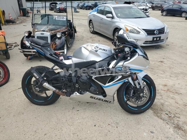 Photo 4 of 2025 SUZUKI GSX-R1000 N/A (VIN JS1DM11B0S7100437)