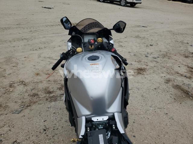 Photo 7 of 2025 SUZUKI GSX-R1000 N/A (VIN JS1DM11B0S7100437)