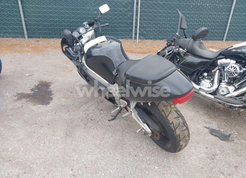 Photo 3 of 1998 Suzuki Gsx-r750 (VIN JS1GR7DAXW2102266)