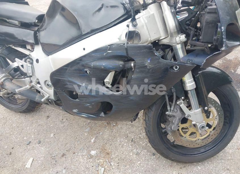 Photo 8 of 1998 Suzuki Gsx-r750 (VIN JS1GR7DAXW2102266)