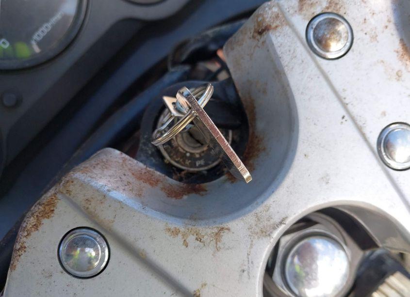 Photo 3 of 1998 Suzuki Gsx750 F (VIN JS1GR7GA0W2100862)