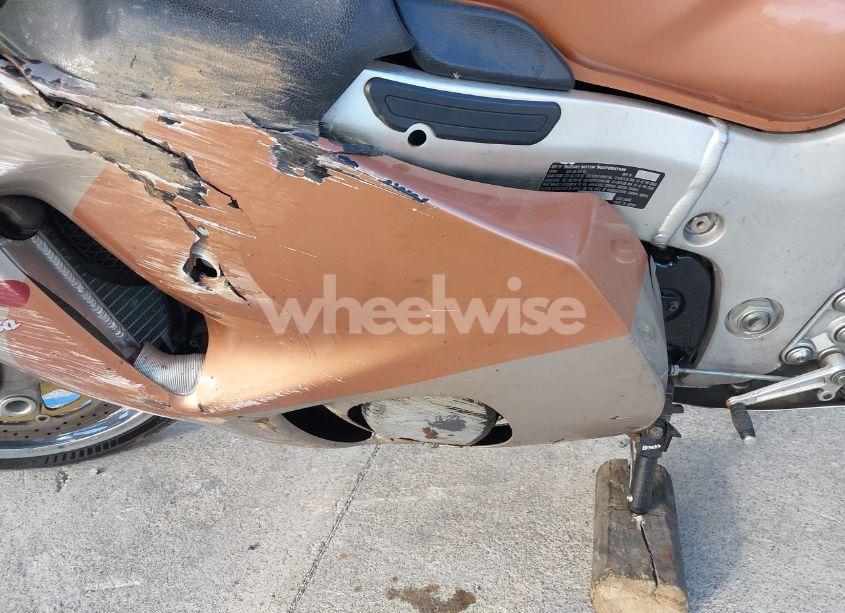 Photo 9 of 1999 Suzuki Gsx1300 R (VIN JS1GW71A1X2101487)