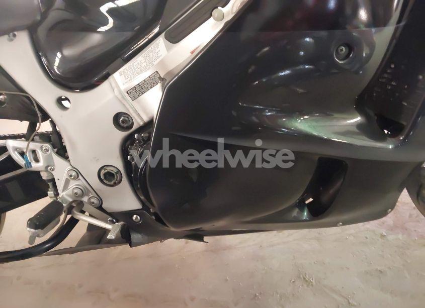 Photo 8 of 2006 Suzuki Gsx1300 R (VIN JS1GW71AX62105519)