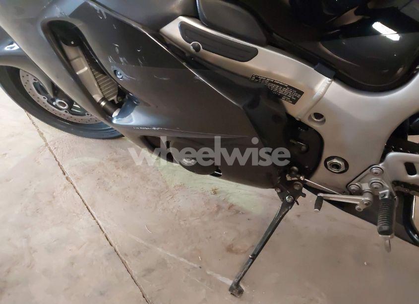 Photo 9 of 2006 Suzuki Gsx1300 R (VIN JS1GW71AX62105519)