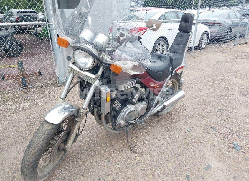 Photo 2 of 1985 Suzuki Gv700 (VIN JS1VP71L3F2104170)