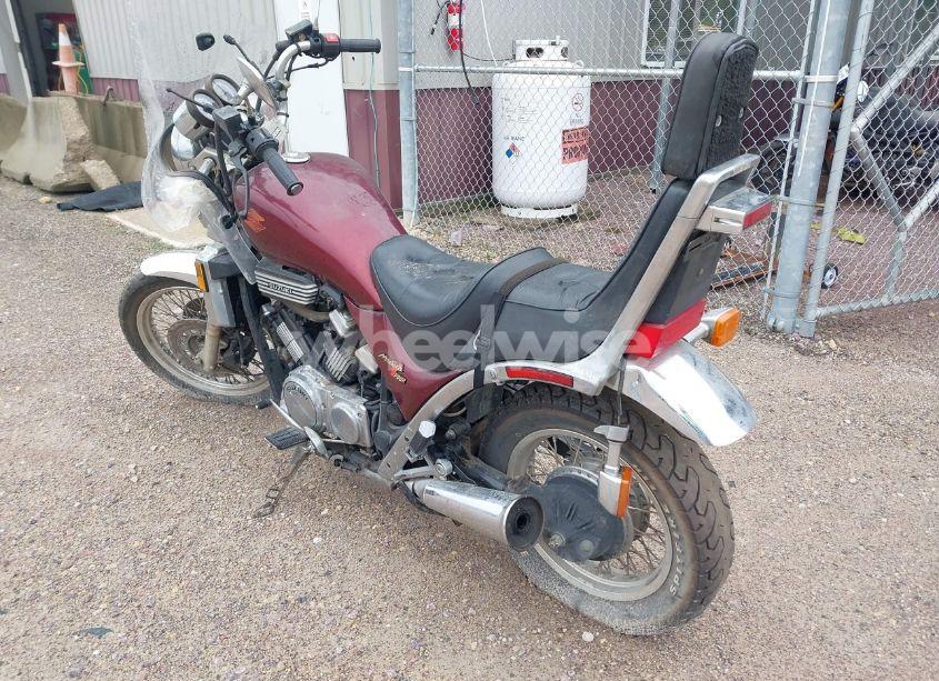 Photo 3 of 1985 Suzuki Gv700 (VIN JS1VP71L3F2104170)