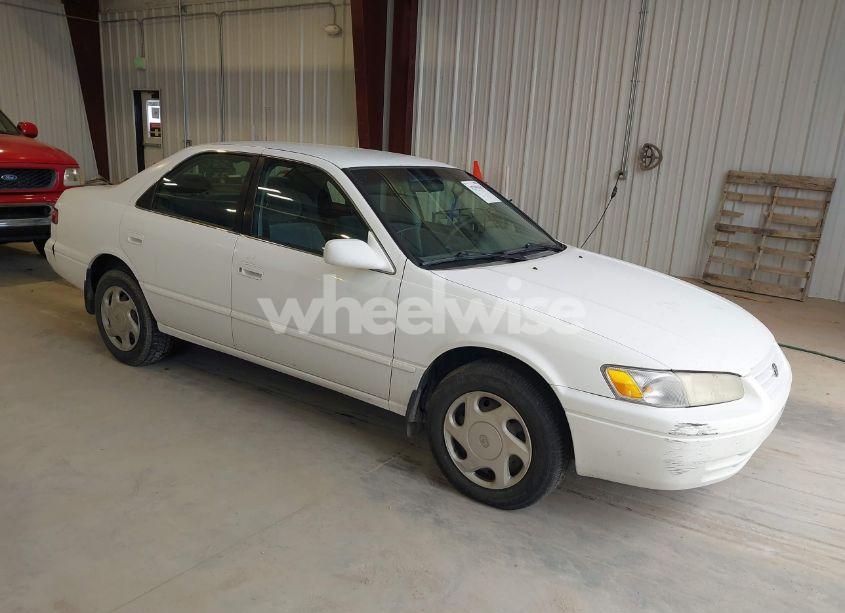 1998 Toyota Camry LE V6 (VIN JT2BF22K2W0103214) main photo