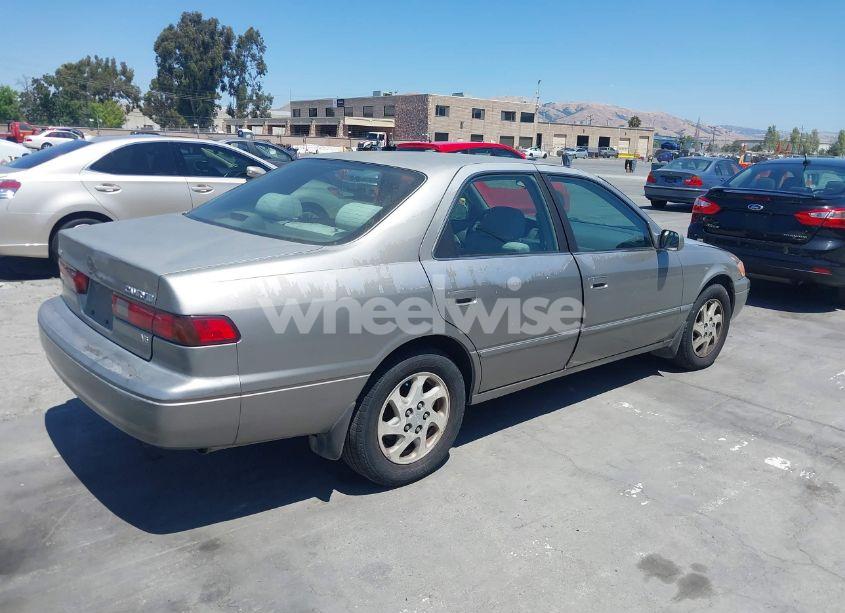 Photo 4 of 1999 Toyota Camry LE V6 (VIN JT2BF22K3X0199453)