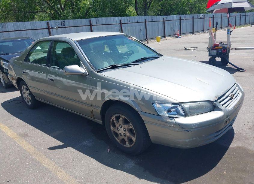 1997 Toyota Camry LE V6 (VIN JT2BF22K7V0028198) main photo