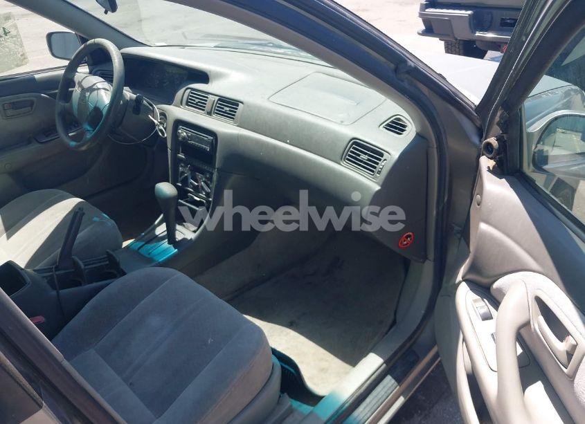 Photo 5 of 1997 Toyota Camry LE V6 (VIN JT2BF22K7V0028198)