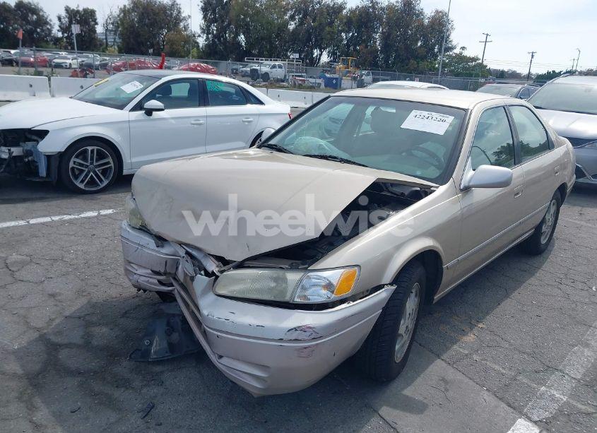Photo 2 of 1999 Toyota Camry LE V6 (VIN JT2BF22KXX0180754)