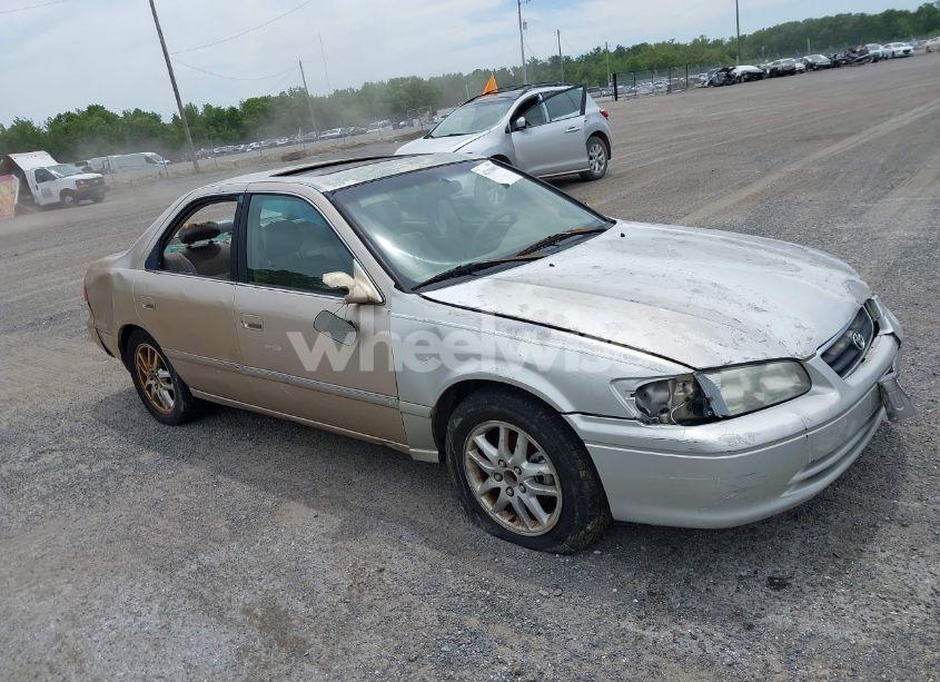 2001 Toyota Camry XLE V6 (VIN JT2BF28KX10337262) main photo