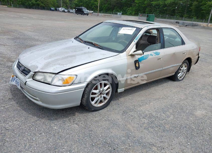Photo 2 of 2001 Toyota Camry XLE V6 (VIN JT2BF28KX10337262)