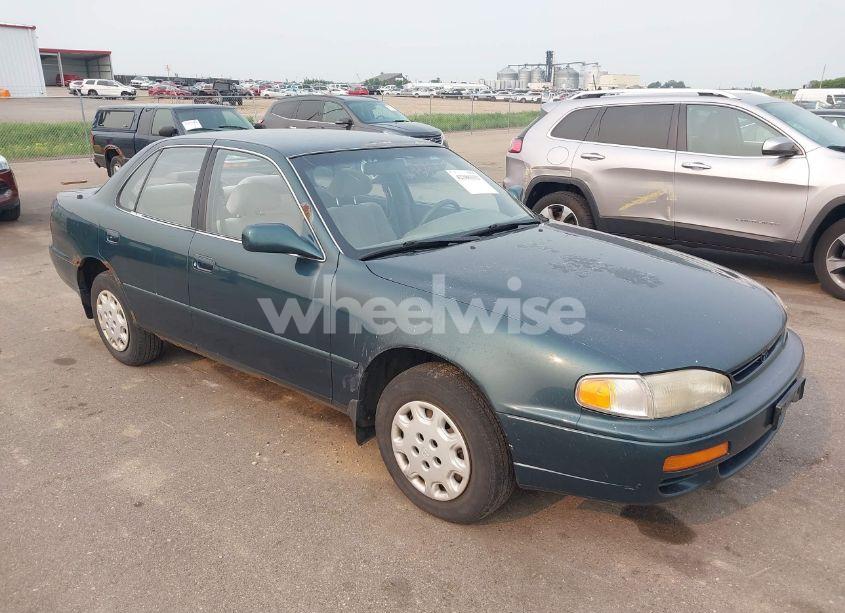 1996 Toyota Camry DX/LE/XLE (VIN JT2BG12K0T0417267) main photo