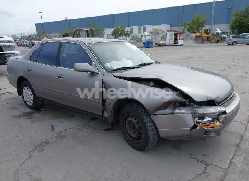 1996 Toyota Camry DX/LE/XLE (VIN JT2BG12K1T0411493) main photo