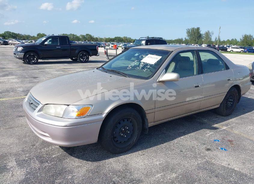 Photo 2 of 2000 Toyota Camry LE (VIN JT2BG22K0Y0473562)