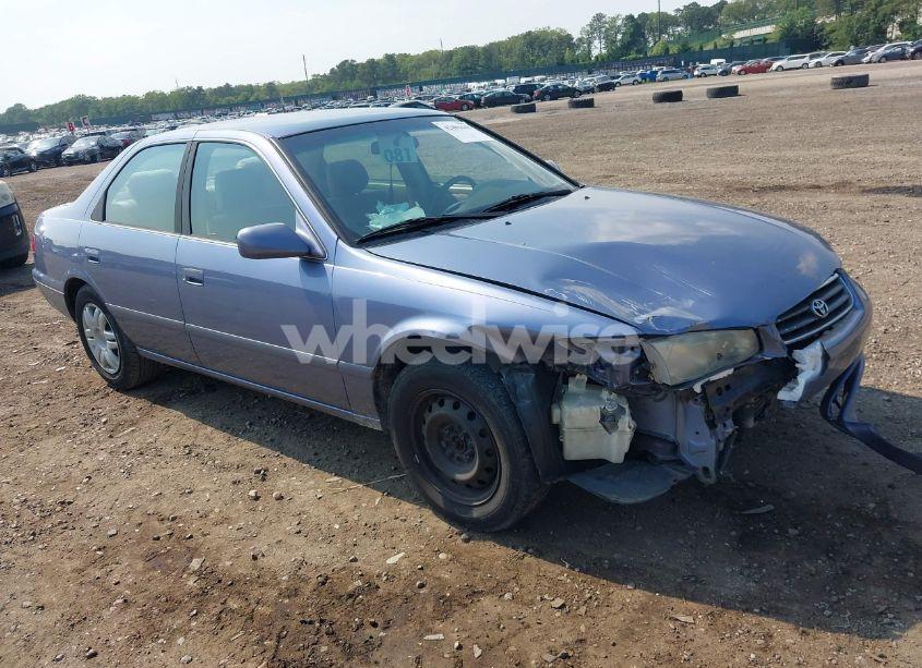 2000 Toyota Camry LE (VIN JT2BG22K0Y0520055) main photo