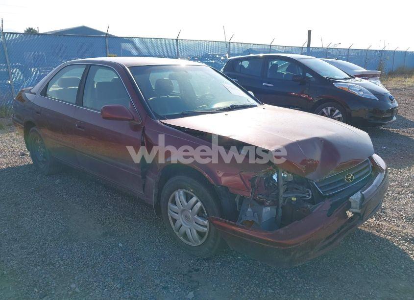 2001 Toyota Camry LE (VIN JT2BG22K210603931) main photo