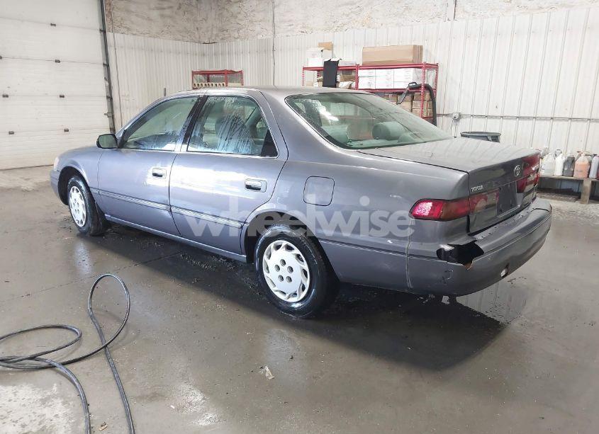 Photo 3 of 1999 Toyota Camry LE (VIN JT2BG22K2X0347699)