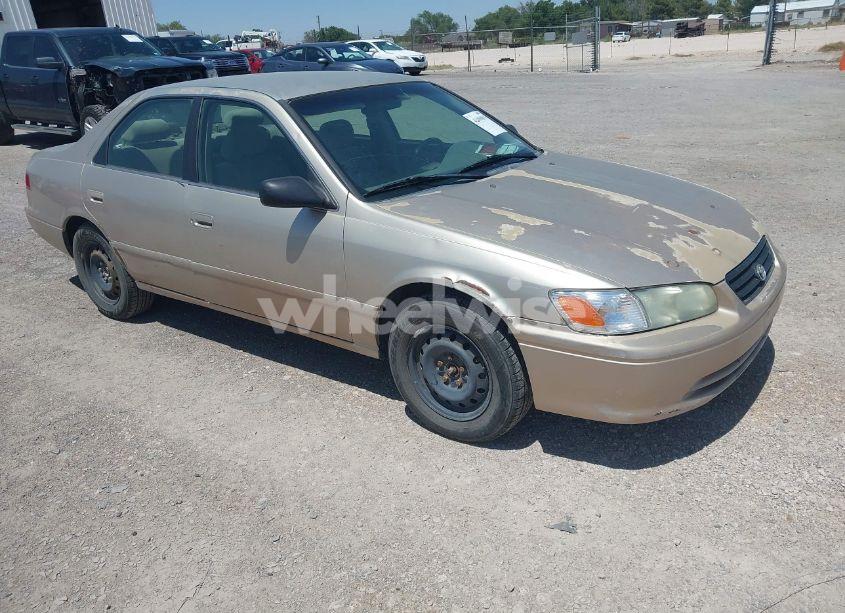 2001 Toyota Camry LE (VIN JT2BG22K410572276) main photo