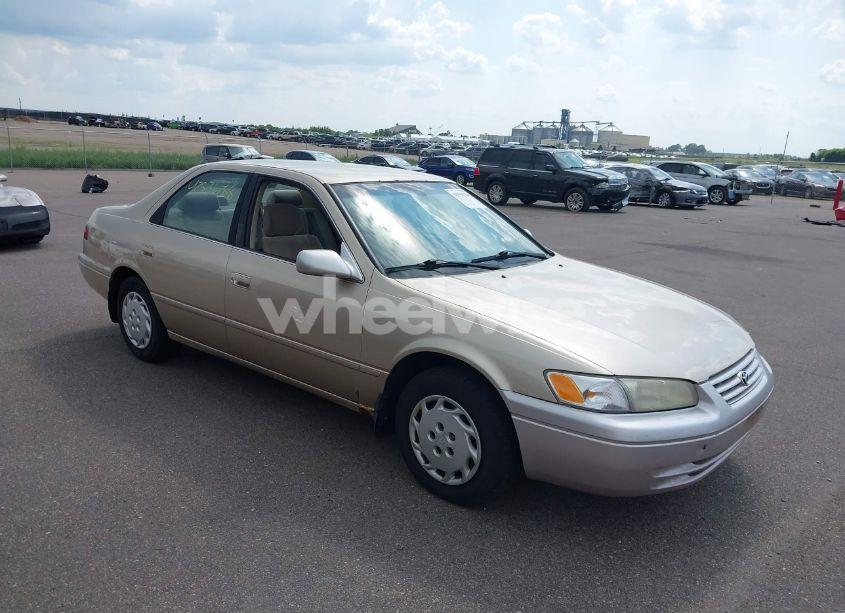 1999 Toyota Camry LE (VIN JT2BG22K4X0371132) main photo