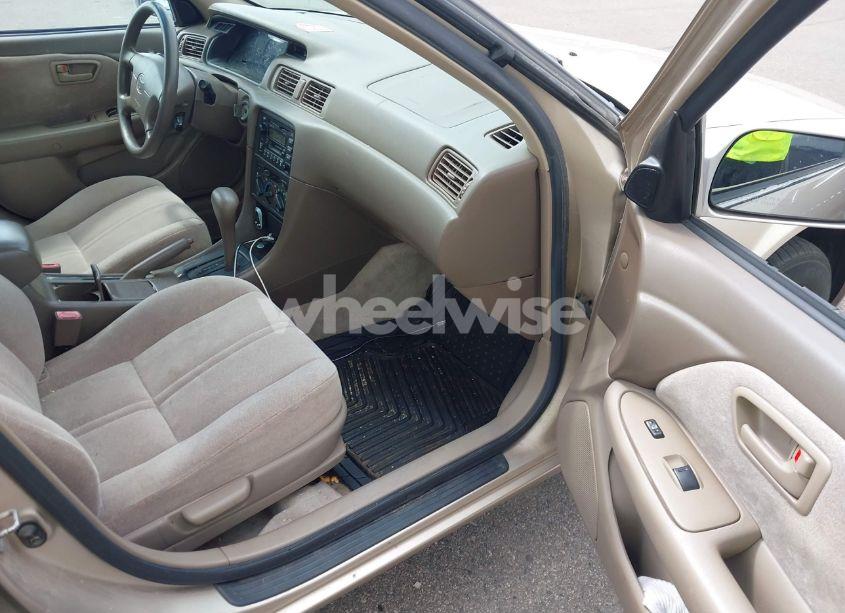 Photo 5 of 1999 Toyota Camry LE (VIN JT2BG22K4X0371132)