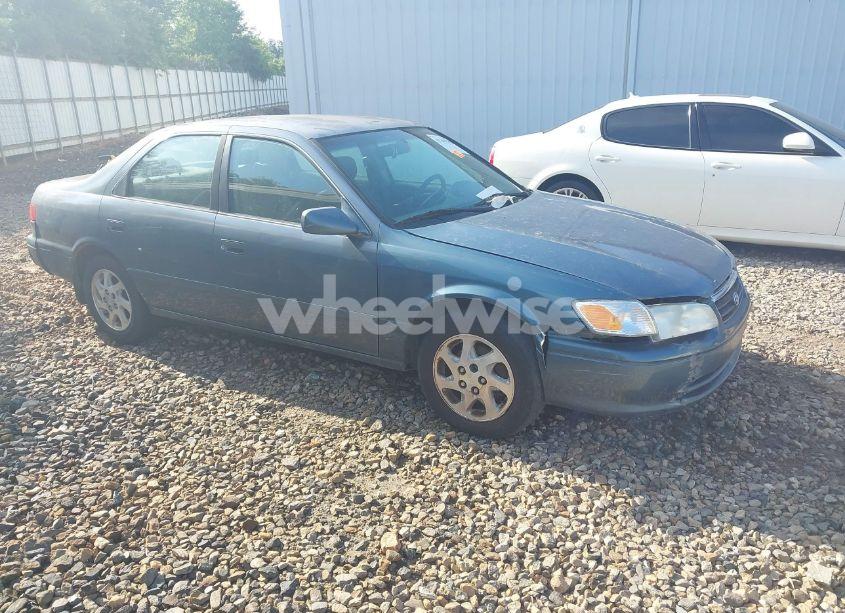 2000 Toyota Camry LE (VIN JT2BG22K5Y0476098) main photo