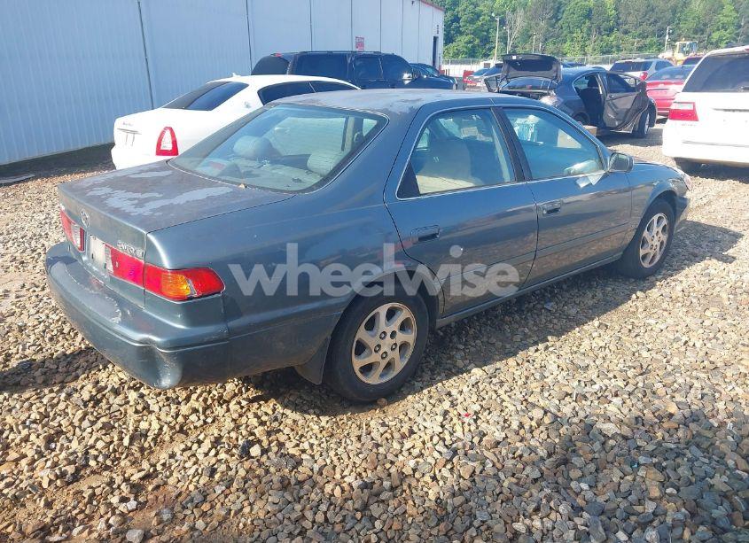Photo 4 of 2000 Toyota Camry LE (VIN JT2BG22K5Y0476098)