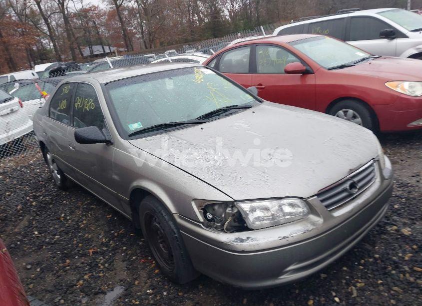 2000 Toyota Camry LE (VIN JT2BG22K6Y0520688) main photo