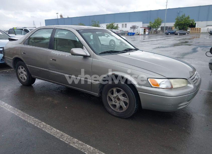 1998 Toyota Camry LE (VIN JT2BG22K7W0225872) main photo