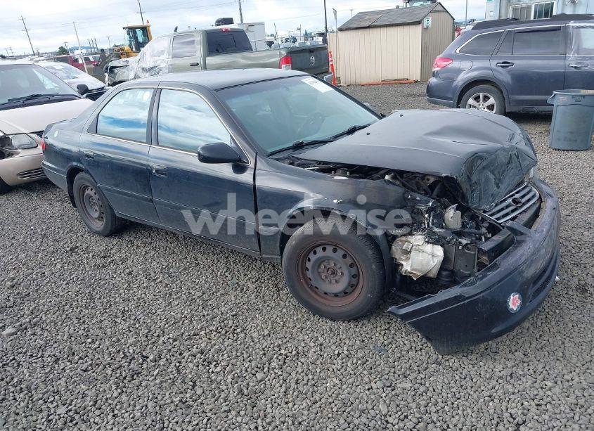 2000 Toyota Camry LE (VIN JT2BG22K7Y0449534) main photo