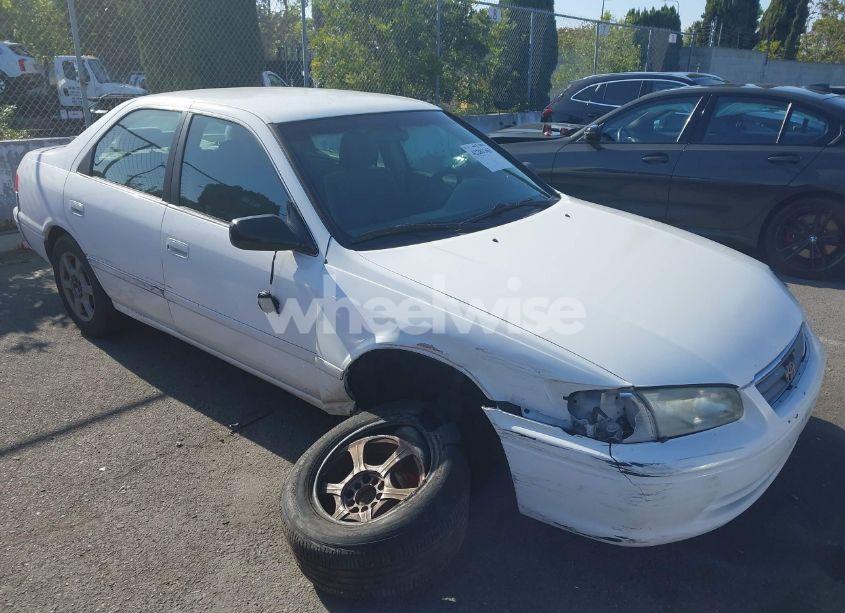 2000 Toyota Camry LE (VIN JT2BG22K8Y0396035) main photo