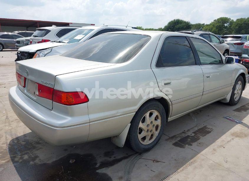 Photo 4 of 2001 Toyota Camry LE (VIN JT2BG22K910547065)