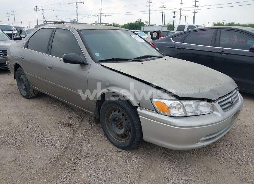 2000 Toyota Camry LE (VIN JT2BG22K9Y0458526) main photo