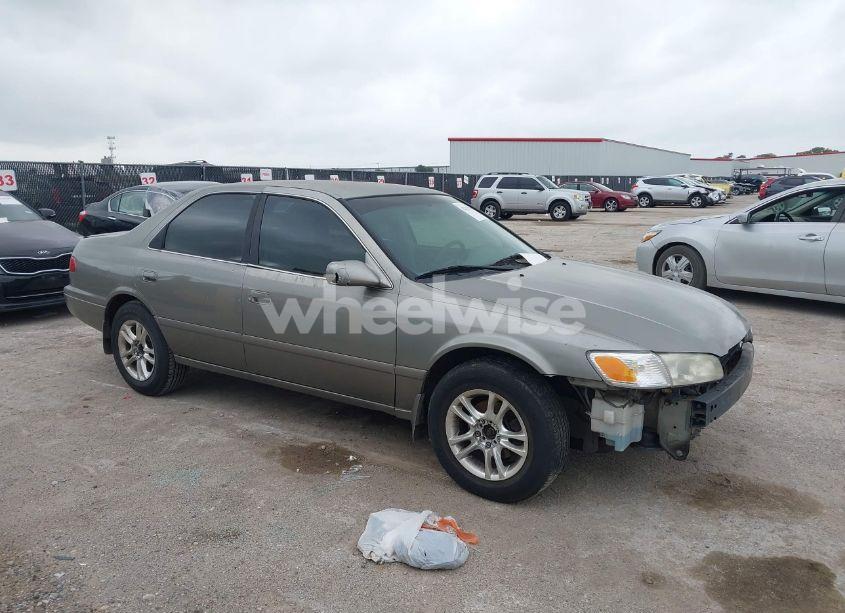 2000 Toyota Camry LE (VIN JT2BG22KXY0519768) main photo