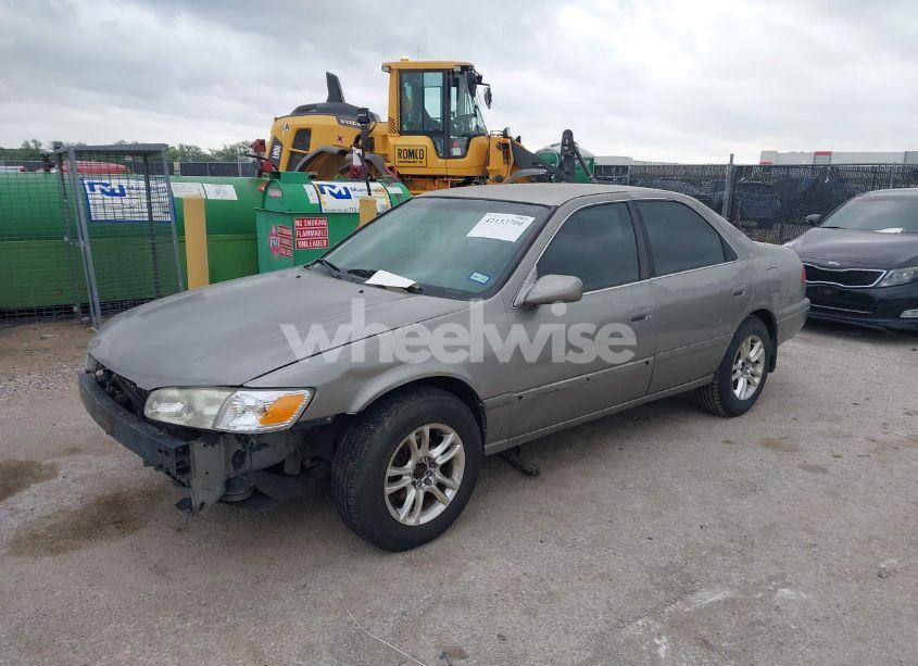 Photo 2 of 2000 Toyota Camry LE (VIN JT2BG22KXY0519768)